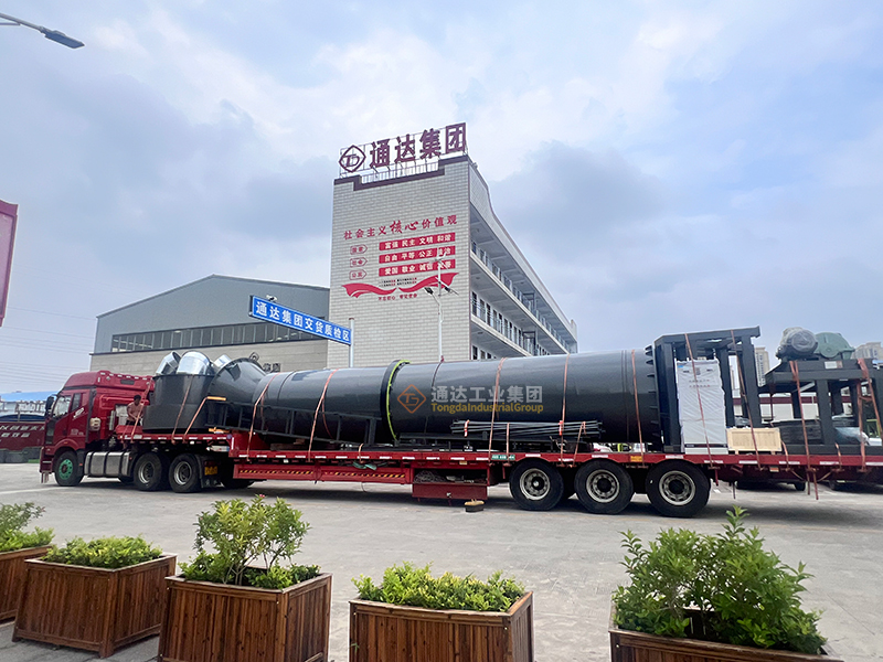 黑龍江克山年產(chǎn)5萬噸顆粒有機(jī)肥生產(chǎn)線第一車裝車發(fā)貨