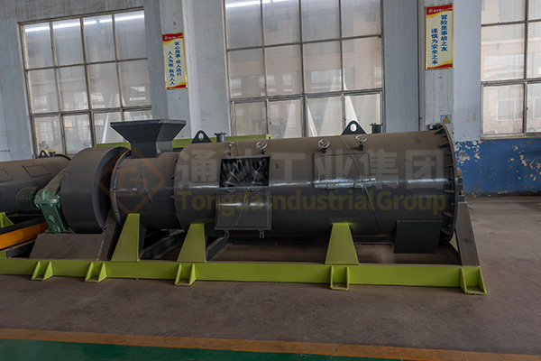 新型有機(jī)肥攪齒造粒機(jī)