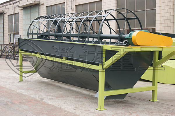 雞糞堆肥發(fā)酵制作成有機(jī)肥