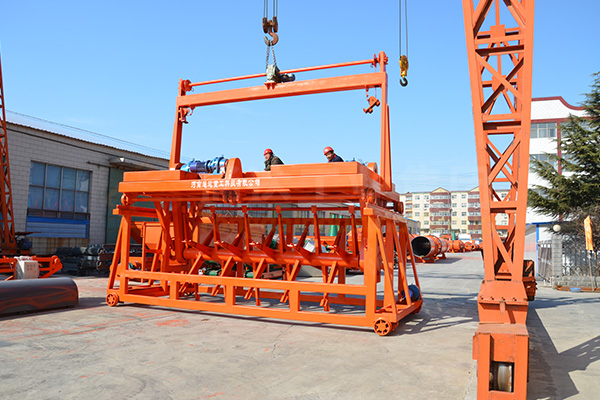 移動(dòng)式槽式翻堆機(jī)