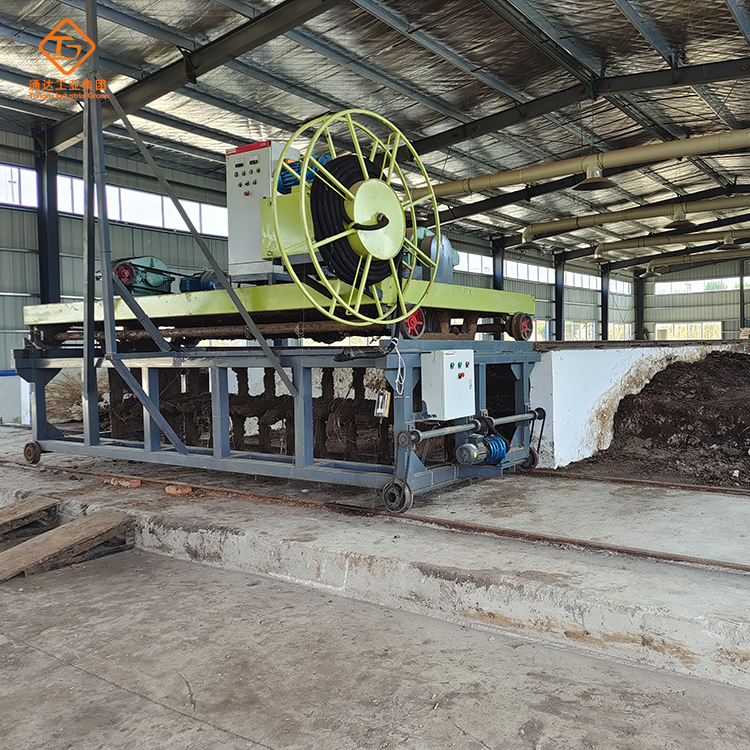 雞糞發(fā)酵槽式翻堆機(jī)工作原理，參數(shù)，使用方法