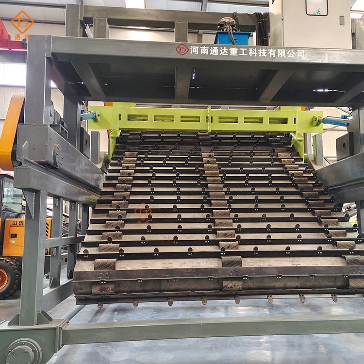 雞糞有機肥需要用到的機器有哪些?雞糞有機肥生產(chǎn)線所需的主要機器設(shè)備