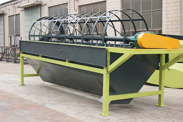 整條雞糞有機肥生產線，有效解決養(yǎng)殖戶糞便污染問題，破解畜禽糞污治理難題