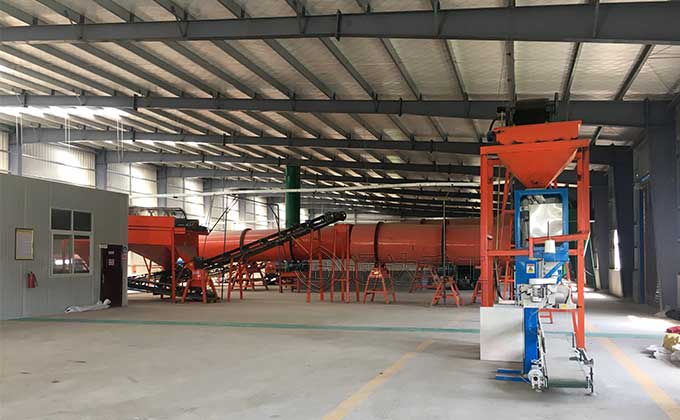 年產(chǎn)萬(wàn)噸的雞糞有機(jī)肥生產(chǎn)線設(shè)備有哪些?多少錢一套?